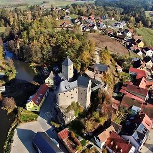 Und Sommerhaus Unter Der Burg Falkenberg (Tirschenreuth)